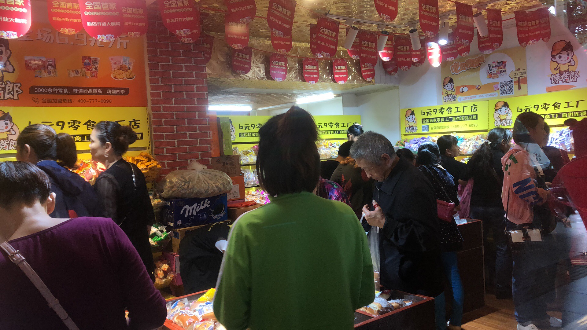零食加盟選擇饞嘴郎，創(chuàng)業(yè)省心更省力！