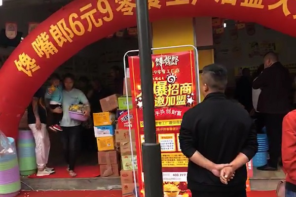 開(kāi)好饞嘴郎6塊9小零食店怎樣增加客戶流量？
