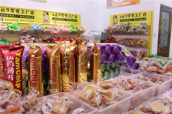零食加盟店導(dǎo)購技巧：5米關(guān)注、3米注視、1米搭話
