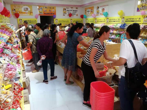 零食加盟店生意的好壞，離不開(kāi)店鋪的合理布局?！